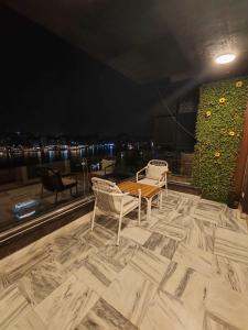 عروسه النيل الفندقيه