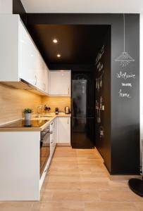 Innovative fun modern apartment in Ladadika