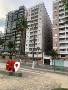 Apto 2 dorm Frente mar Pé na areia Guilhermina Praia Grande