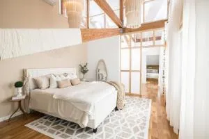 Light filled zen 3BR Penthouse - 7 min to Westport - Weston