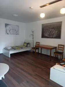 Ruhiges Apartment mit Küche und Balkon, Marktplatz - Offenbach