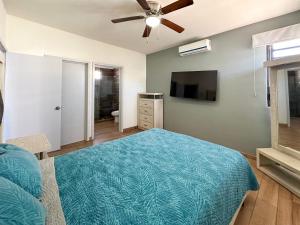 Sleek Downtown Escape with Private Parking