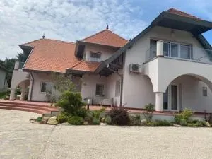 Páhok Apartmanház - Zalavár
