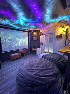 Apartment Cinema, Jacuzzi, Borne arcade