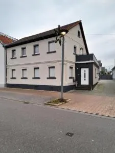 Penzini Monteurzimmer biggest in Town 10 Personen - 莫特尔恩