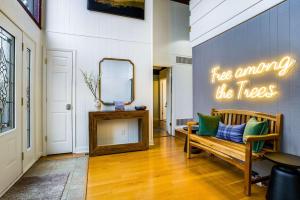 Cozy Retreat - Sauna Hot Tub & Game Room in VA