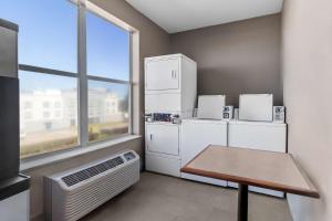 King Room room in Country Inn & Suites By Radisson Houston IAH Airport-JFK Boulevard