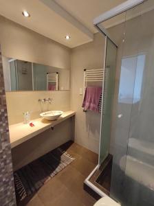 Frente a la playa Varese 3 amb con cochera - Brown 782 Mar del Plata