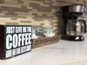 Relaxing Retreat 2BR Oasis with Pool and Outdoor BBQ