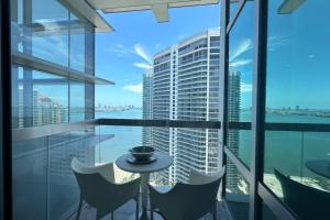 Brickell Luxury 1BR Condo with Parking Workspace