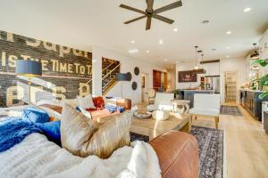 1 Block to Lake City Marina Condo with Rooftop Deck