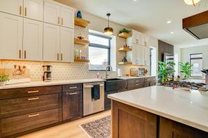 1 Block to Lake City Marina Condo with Rooftop Deck