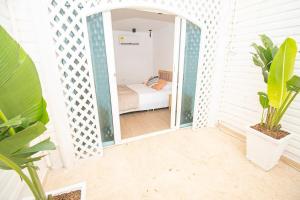 Lux Beach House, Aldaba Selection