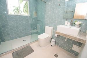 Lux Beach House, Aldaba Selection