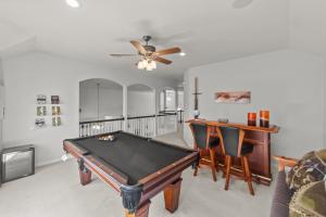 Kellers Crown - 5BR Near Stadiums with Hot Tub & Pool Table