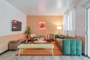 Our West Nest, Charming 3 BR-5 Bed - Backyard - Olde Town Arvada - Leyden