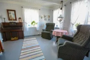 Nostalgiske Halsebøstua - Dragland