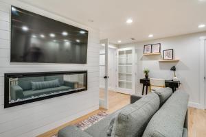 Pool and Hot Tub Access Luxury Roy Oasis!