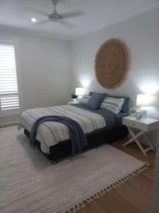 Lillian Waters Retreat - Maclean