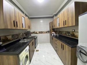 Ghanima Pyramids House