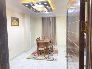 Ghanima Pyramids House