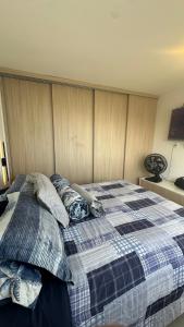 Flat em Hotel de Luxo beira mar da grife Ritz suítes com vista ampla para todo o mar da cruz das almas, jatiúca e ponta verde, com toda estrutura de um hotel lindo e arrojado, academia, piscina e muito mais, venha viver essa experiência incrível!