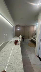 Flat em Hotel de Luxo beira mar da grife Ritz suítes com vista ampla para todo o mar da cruz das almas, jatiúca e ponta verde, com toda estrutura de um hotel lindo e arrojado, academia, piscina e muito mais, venha viver essa experiência incrível!