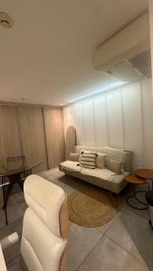 Flat em Hotel de Luxo beira mar da grife Ritz suítes com vista ampla para todo o mar da cruz das almas, jatiúca e ponta verde, com toda estrutura de um hotel lindo e arrojado, academia, piscina e muito mais, venha viver essa experiência incrível!