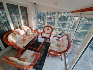 House IZI - parking, garden, 8 min ride to center 