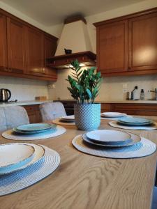 House IZI - parking, garden, 8 min ride to center 