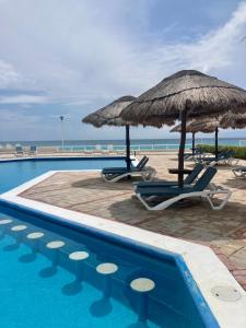 Cancun Oceanfront, Entire Apartment