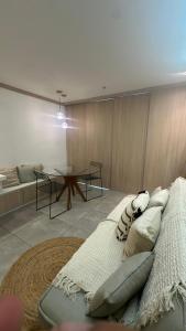 Flat em Hotel de Luxo beira mar da grife Ritz suítes com vista ampla para todo o mar da cruz das almas, jatiúca e ponta verde, com toda estrutura de um hotel lindo e arrojado, academia, piscina e muito mais, venha viver essa experiência incrível!