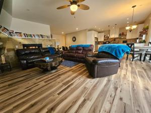 Heated Pool l Indoor Jacuzzi Tubs I Arcade l Outdoor Hot Tub