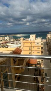 روف غرفتين مكيف فيو بانوراما بحر شارع جيلاتي عزة البوسيت - Air-conditioned 2br roof with panoramic sea view