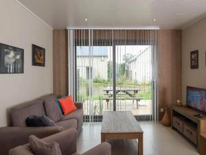 Lakeside Bliss Retreat