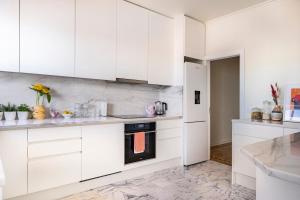 Big apt 4beds with terrace, 15 mins to Lisbon