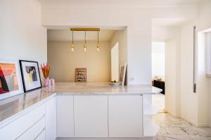 Big apt 4beds with terrace, 15 mins to Lisbon