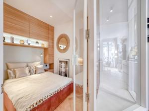 Elegance & refinement a stones throw from Louvre