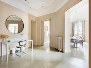 Elegant aprt- 2BDR 4P Close to the Champs Elysées