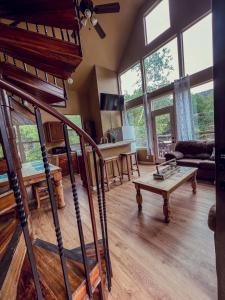 Treehouse 1 Mockingbird Lodge