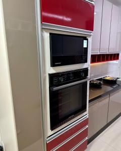 APÊ com Varanda Gourmet à poucos passos do MAR