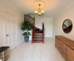 Mountain Views, Spa Bath, Pet Friendly, Near Zoo!