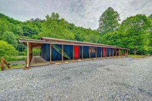 The Hala Lodge and Campground -Riverfront Class 3 -1bed 1bath on Nantahala River