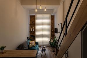 Hermoso Loft Duplex overlooks the mountains