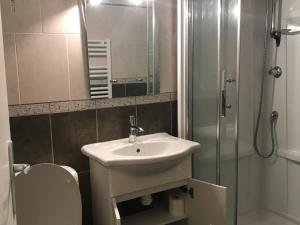 Chalets Grand chalet a Super Besse pour 12 pers, 4 ch, navette proche - FR-1-814-2 : photos des chambres