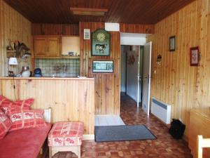 Appartement au cœur de Super Besse, accès direct aux pistes et commerces - FR-1-814-51
