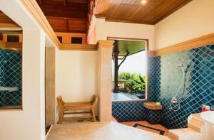 V159 Huge 6BR Estate Pool Villa