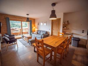 Appartement familial 3P à 50m des pistes avec Wifi, balcon et lave-linge - FR-1-356-532