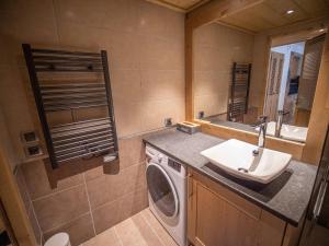 Appartement familial 3P à 50m des pistes avec Wifi, balcon et lave-linge - FR-1-356-532