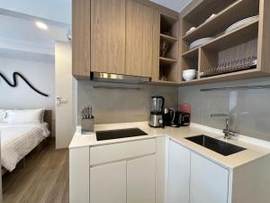 2 BD Skypark Condo with Terrace